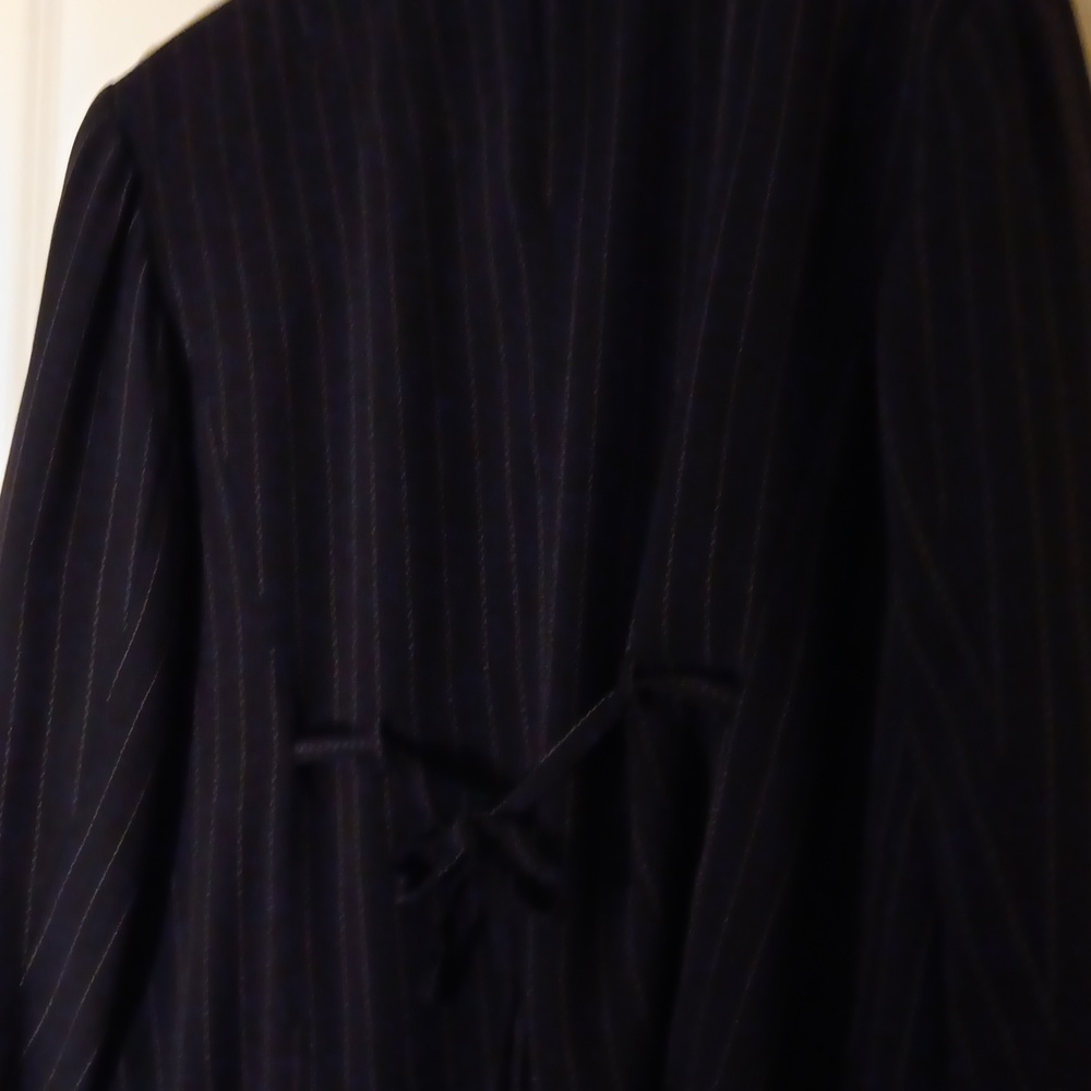 Woman's suit - Picture 5 of 12